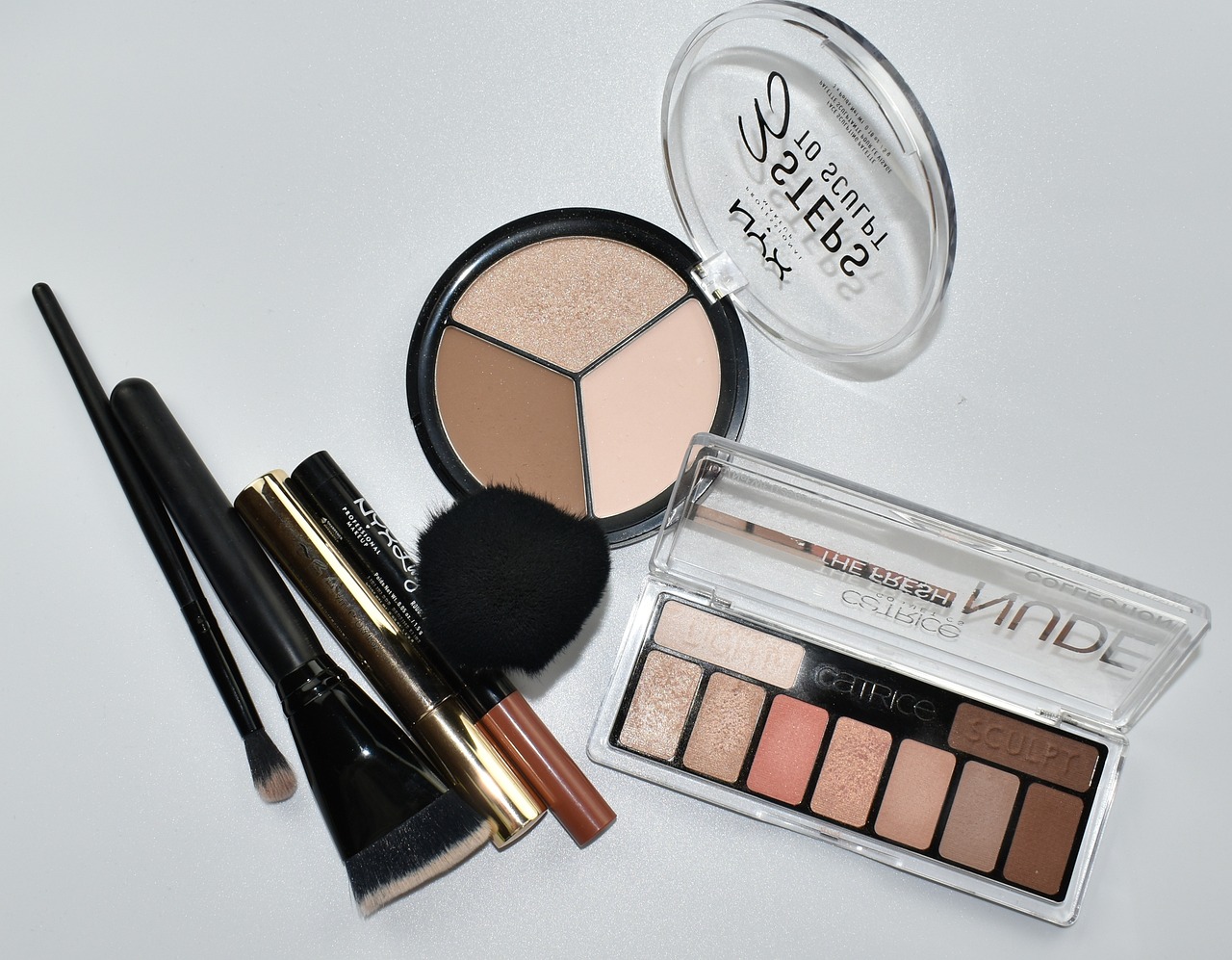 Top 5 Must-Have Beauty Products for Flawless Skin
